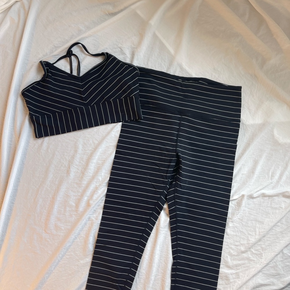 Glyder 2 piece workout set black and white stripe legging and sports bra Sz XL